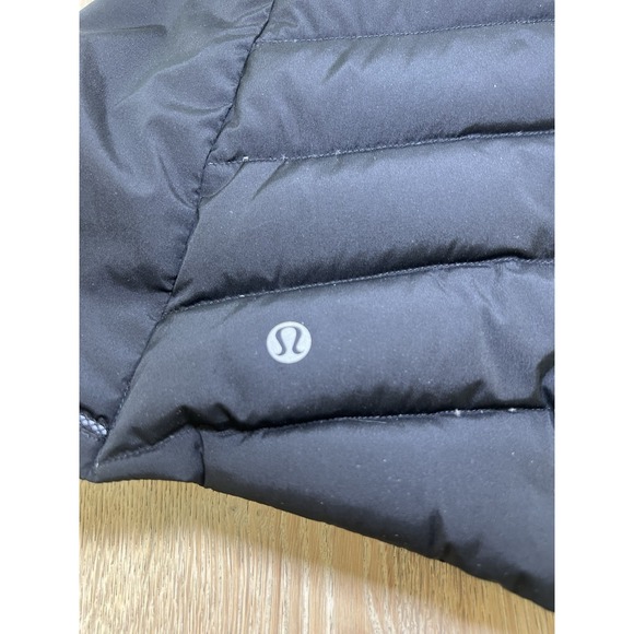 Lululemon Women's Black Down Insulated Vest Size 6 Excellent Condition - Picture 8 of 9